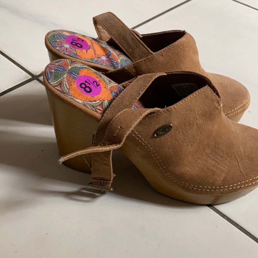 Rocket dog clogs